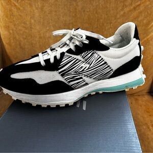 New Balance 327 Sneakers